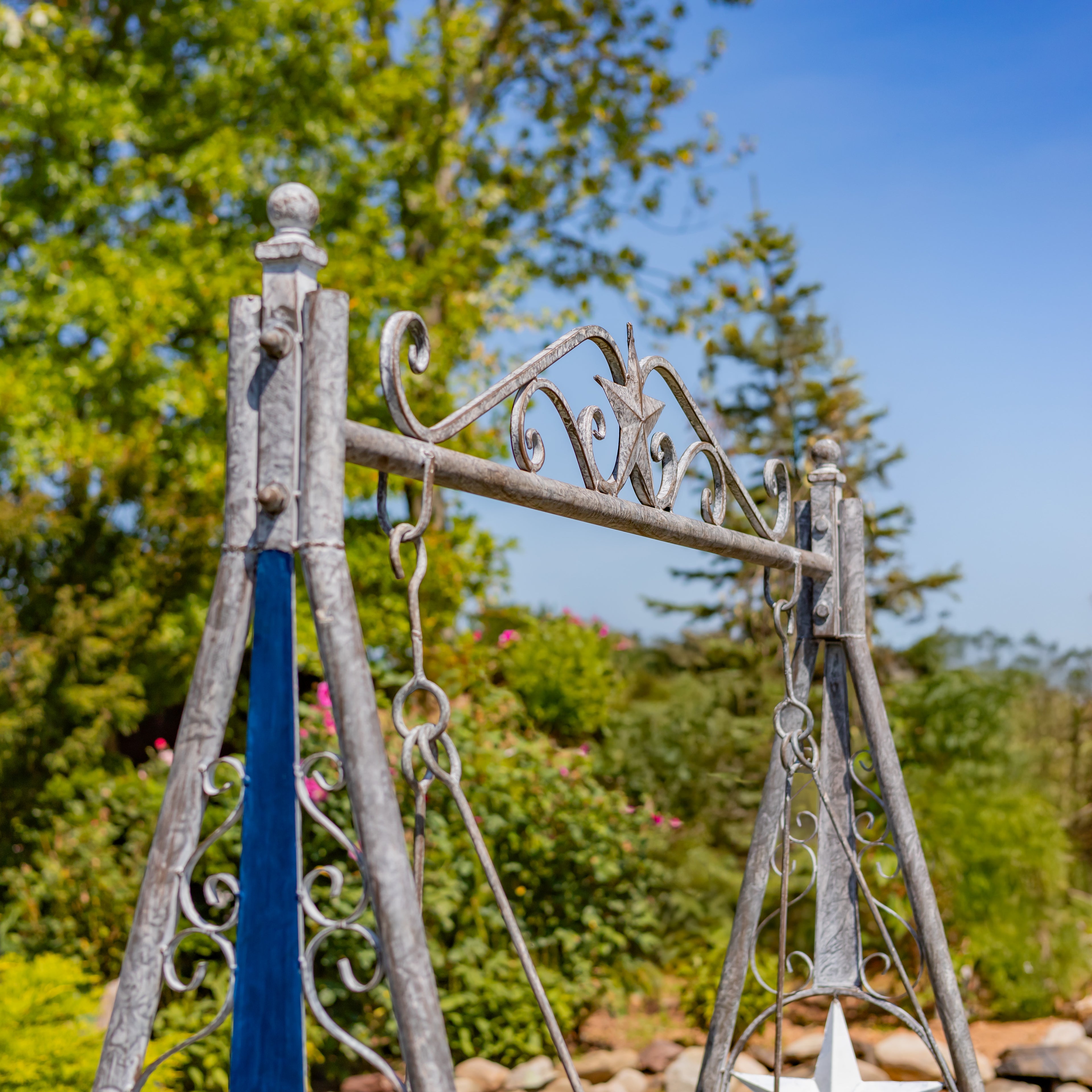 72.5" Tall American Flag Iron Swing Bench "Betsy" Item #: ZR200539
